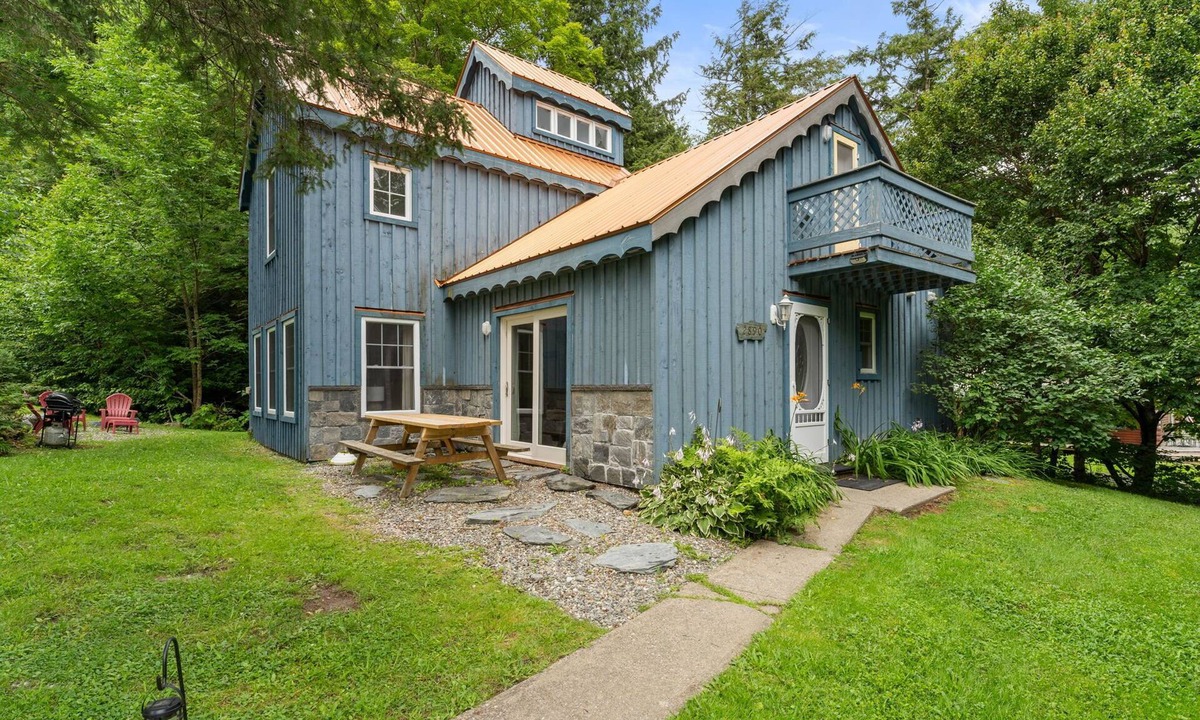 Jeffersonville Ski Chalet | Copper Roof - 3 minutes from Smugglers Ski Mtns