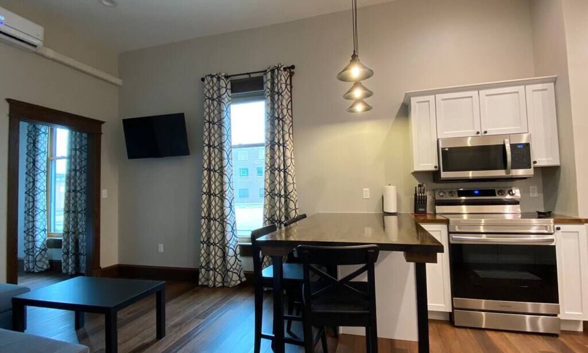 Centralia Apartment | Copperfield- Unit 2 - 1 Bedroom Luxury Suite - King