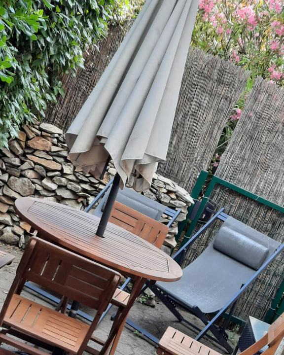 Villeneuve-les-Avignon Apartment | Coquet T2 ,terrasse,parking ,4 kms d Avignon