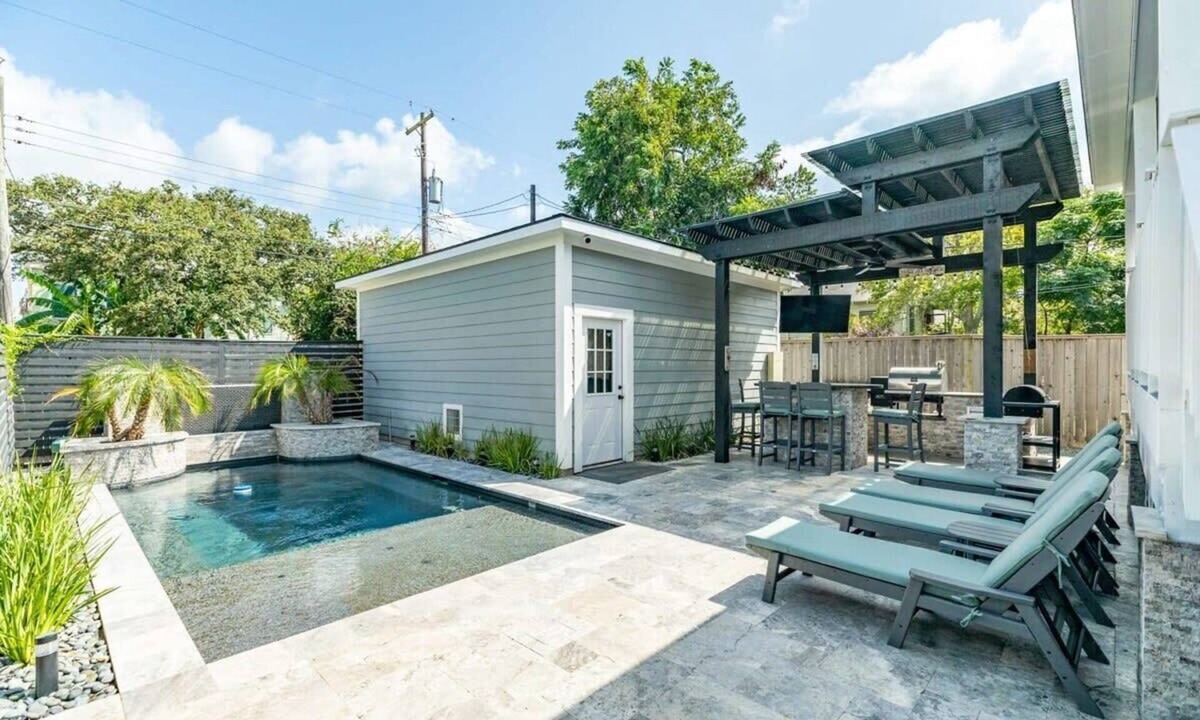San Jacinto House | Coral Cottage - Enjoy the Posh Life! Heated Pool, Spa, Fireplace!