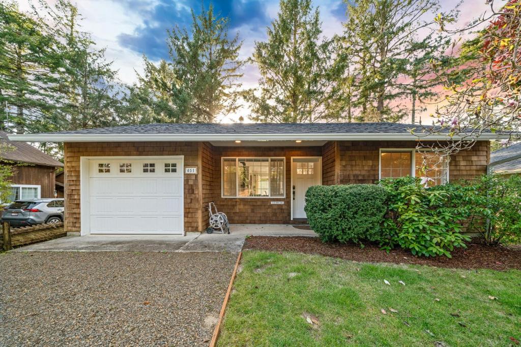 Manzanita House | Coral Cottage MCA 832