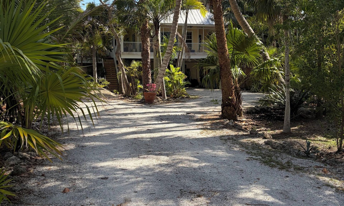 Truckland Apartment | Coral Cottage Studio, Almost Sanibel