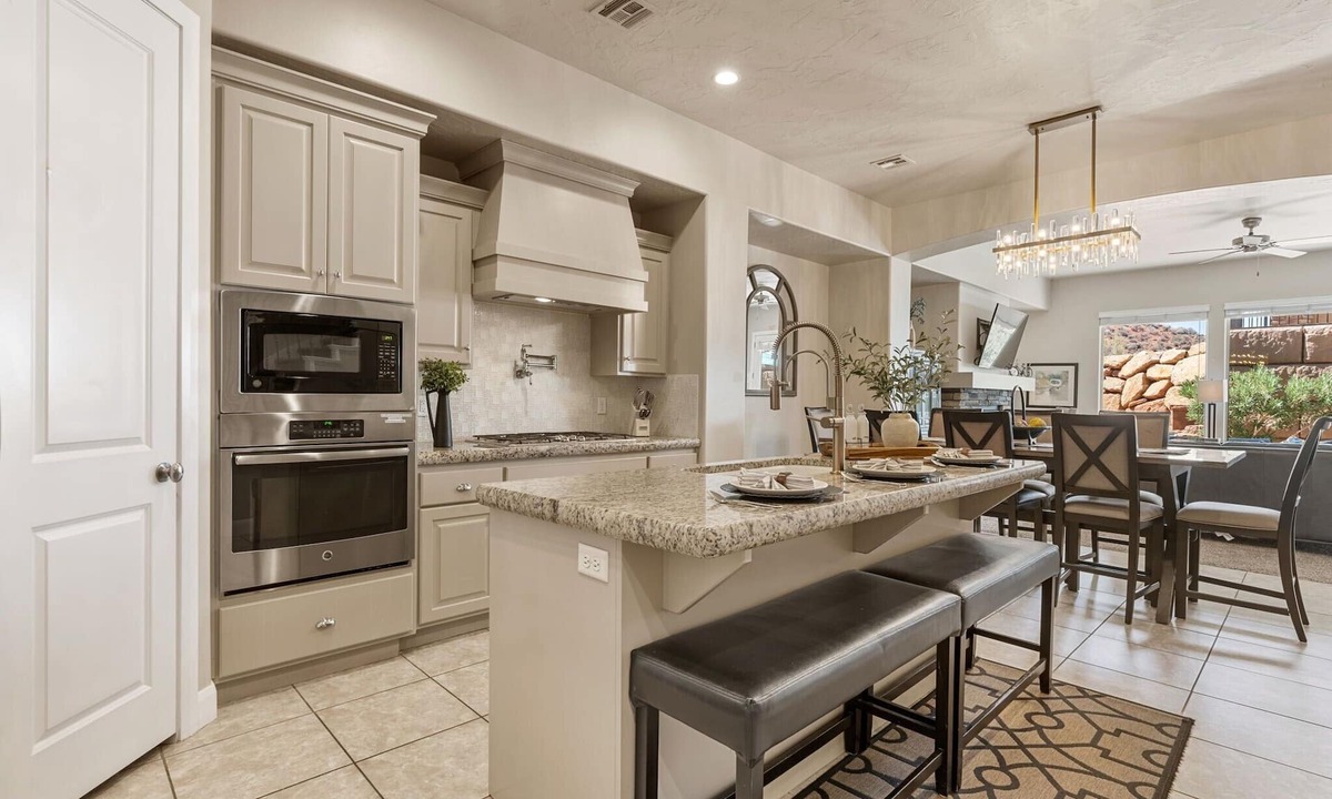 Washington House | Coral Escape, Community Pool + Hot Tub