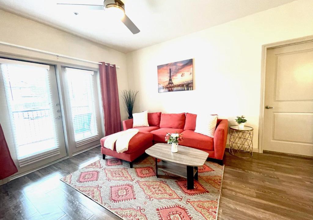 Montopolis Apartment | Coral Garden