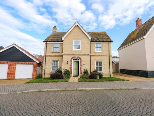 Overstrand House | Coral House