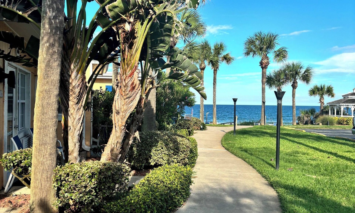 Ormond Beach Hotel | Coral Sands Inn