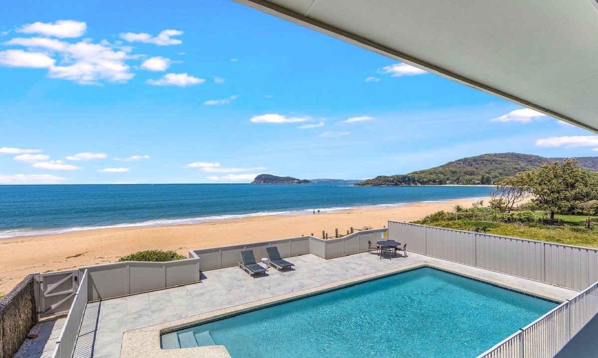 Pearl Beach House | Coral Sea by HolidayCo.