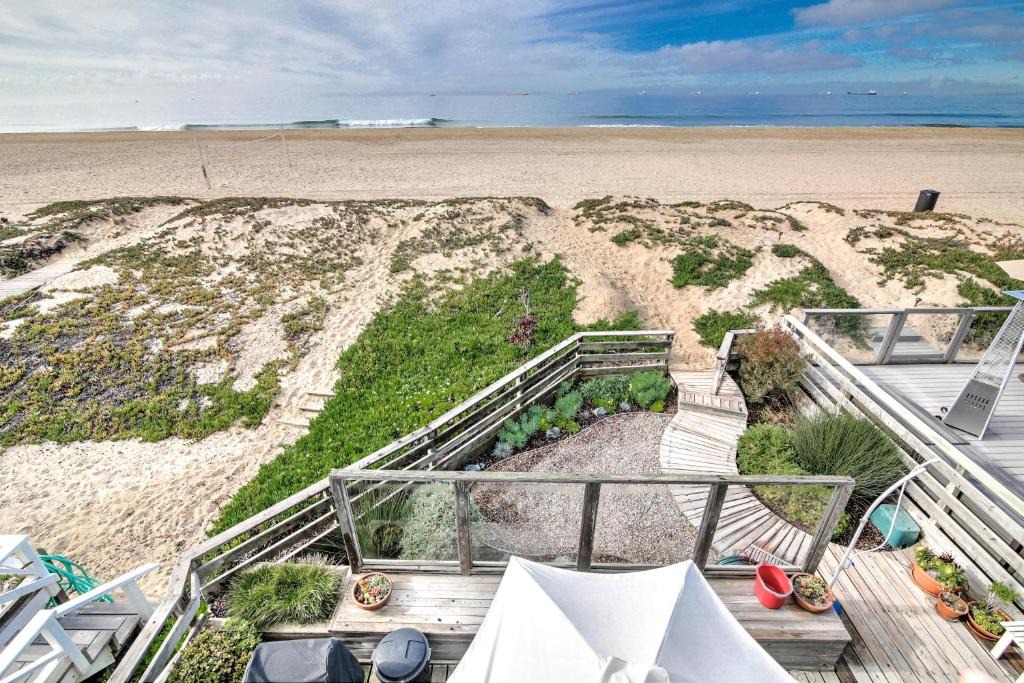 Sunset Beach House | Coral Vibes