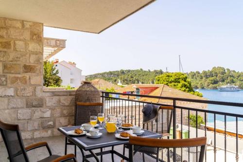 Pomena Apartment | Corallium