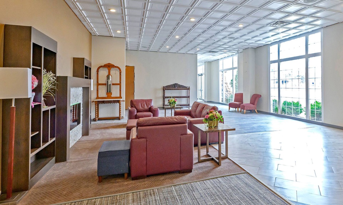 Fairfield Hotel | Coratel Inn by Jasper Iowa Fairfield