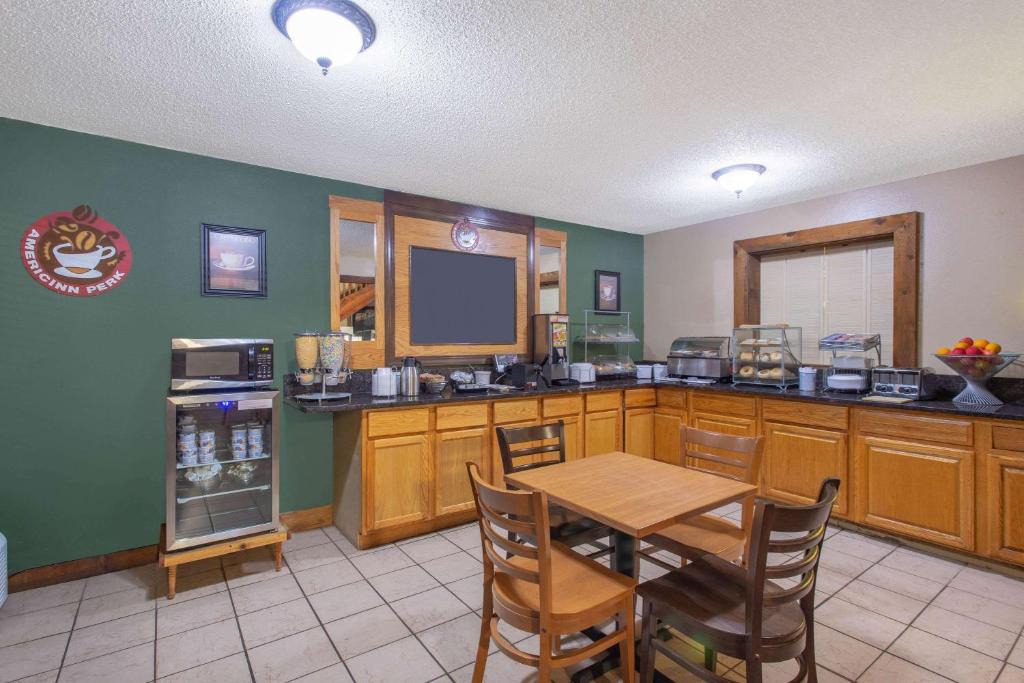Black River Falls Hotel | Coratel Inn & Suites by Jasper Black River Falls, WI