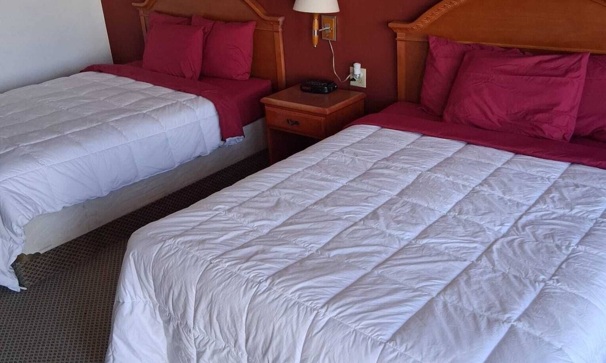 Anthony Hotel | Coratel Inn & Suites by Jasper Anthony-Deluxe 2 Queen Bed Non-Smoking