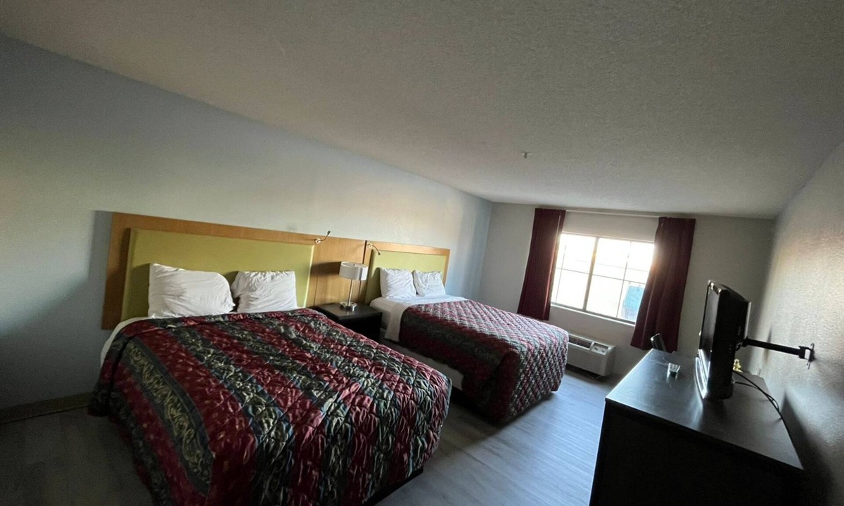 College Hill Hotel | Coratel Inn & Suites by Jasper Wesley-Standard 2 Queen Bed Non-Smoking