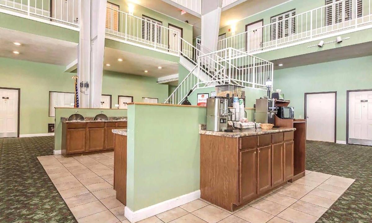 McCook Hotel | Coratel Inn & Suites By Jasper McCook