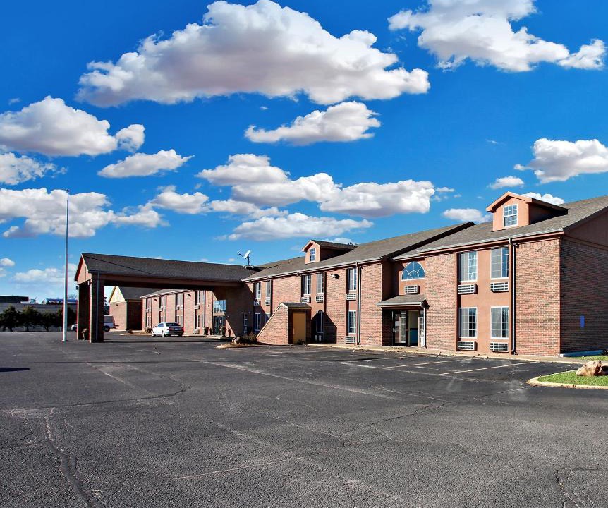 Newton Hotel | Coratel Inn & Suites by Jasper Newton