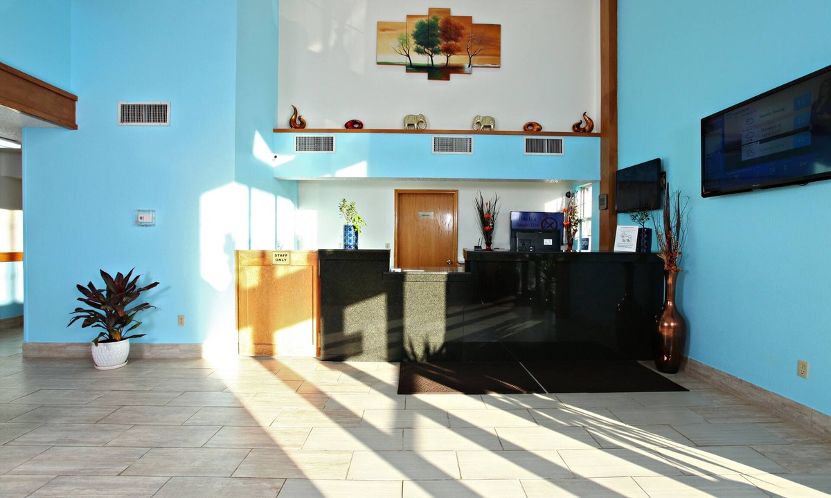 Newton Hotel | Coratel Inn & Suites By Jasper Newton