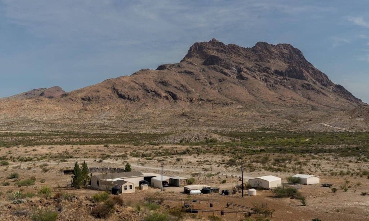 Brewster County House | Corazones Draw PLUS: Two Homes on 400 acres