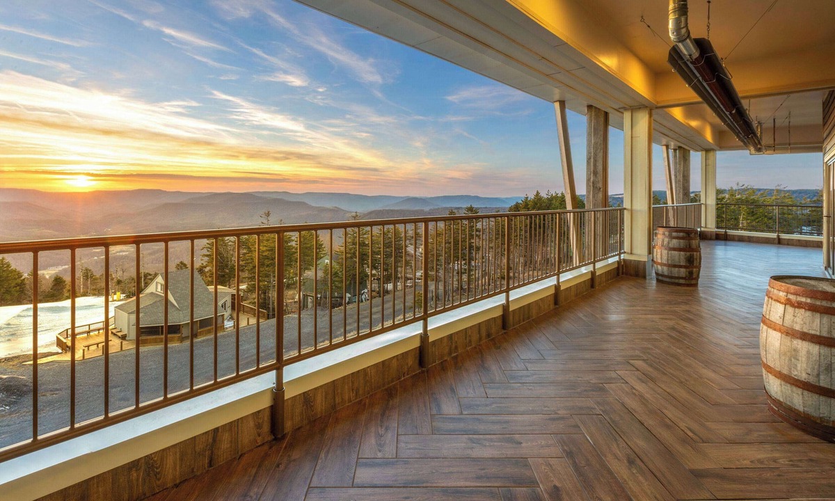 Snowshoe Hotel | Corduroy Inn and Lodge, Trademark Collection by Wyndham