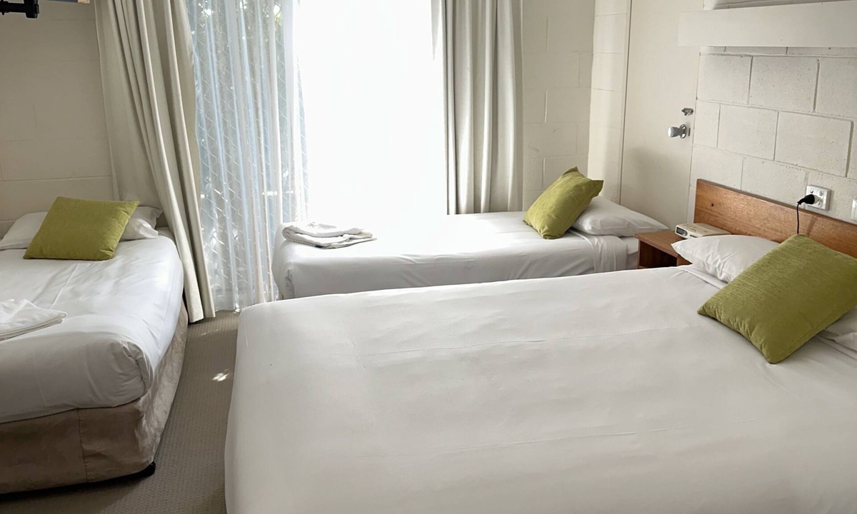 Corlette Hotel | Corlette Palms Motor Inn