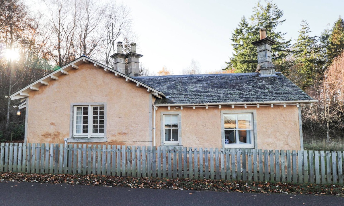 Forres Cottage | CORMACK LODGE - BRODIE CASTLE, pet friendly, with open fire in Forres