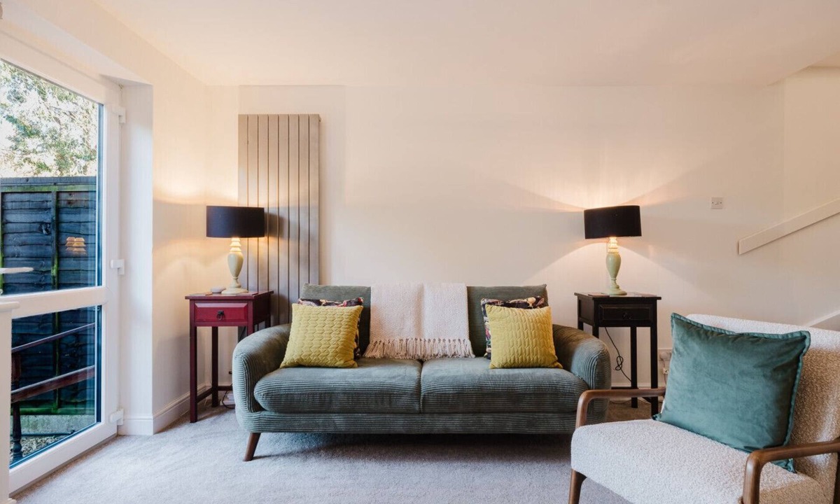 Cheltenham House | Corner House - Bright 2 Bed in Cheltenham