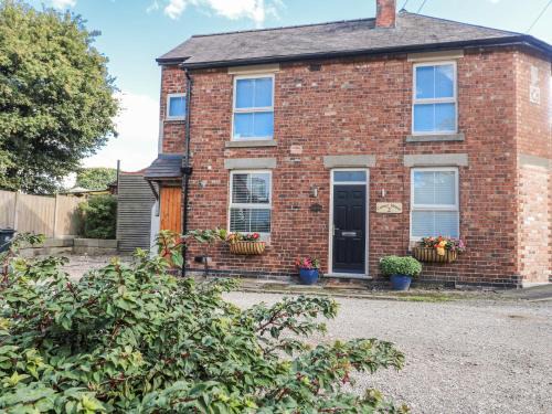 Ilkeston House | Corner House Cottage