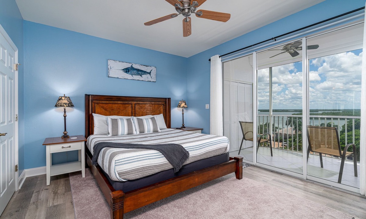 South Island Condo | Corner Unit Top Floor | Bay Views, Pool & Walk to Beach Access
