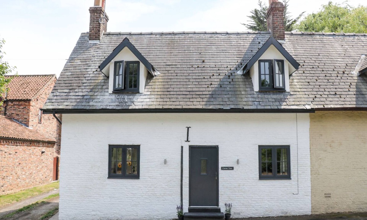 North Dalton Cottage | CORNER VIEW, pet friendly, with open fire in Great Driffield