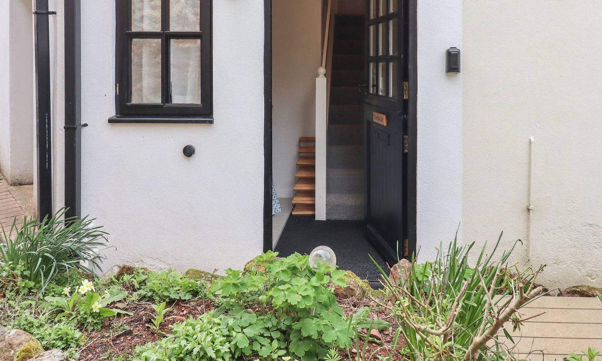 Stokeinteignhead Apartment | CORNERSIDE, pet friendly in Stokeinteignhead