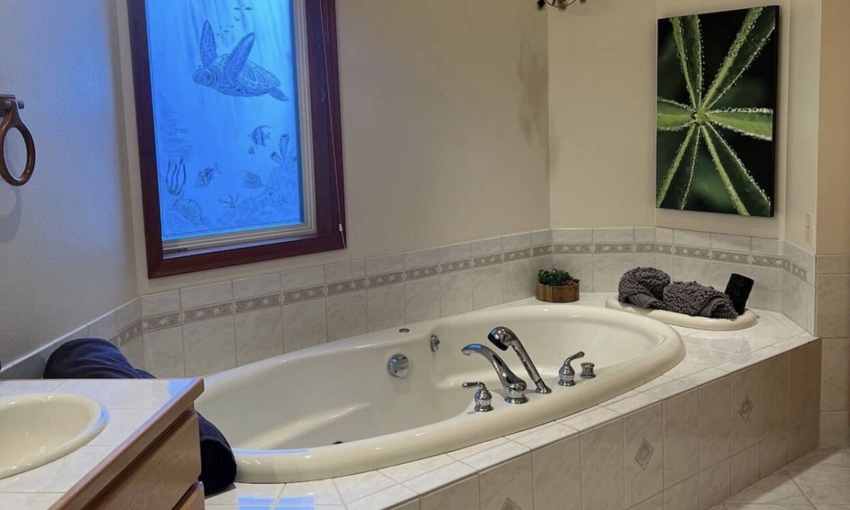 Oak Harbor House | Cornet Bay Lodge. Park retreat