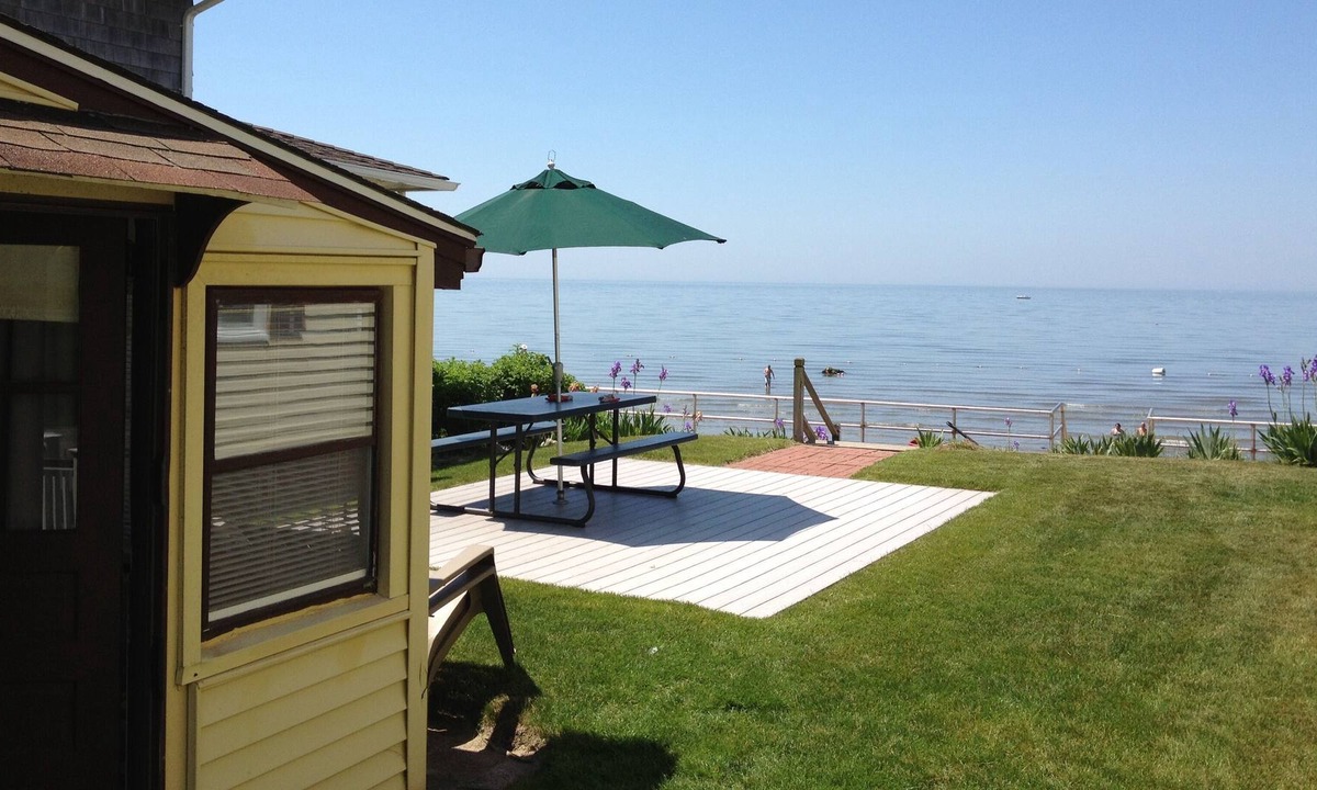 Middlesex County Cottage | Cornfield Point Beachfront Small Cottage