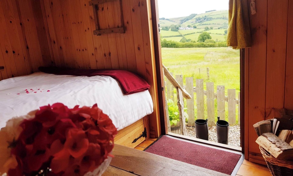 Newcastle-on-Clun Cabin | Cornflour Cozy Cabin Retreat