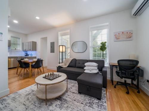 Corn Hill Apartment | Cornhill 2BR High Falls Wi-Fi Full Kitchen