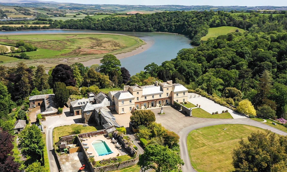 Saltash House | Cornish Castle on the Devon & Cornwall border overlooking the River Tamar.
