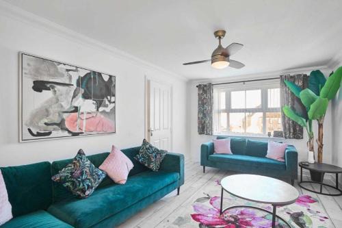 Launceston House | Cornish Haven -Spacious 4 Bed House by Launceston