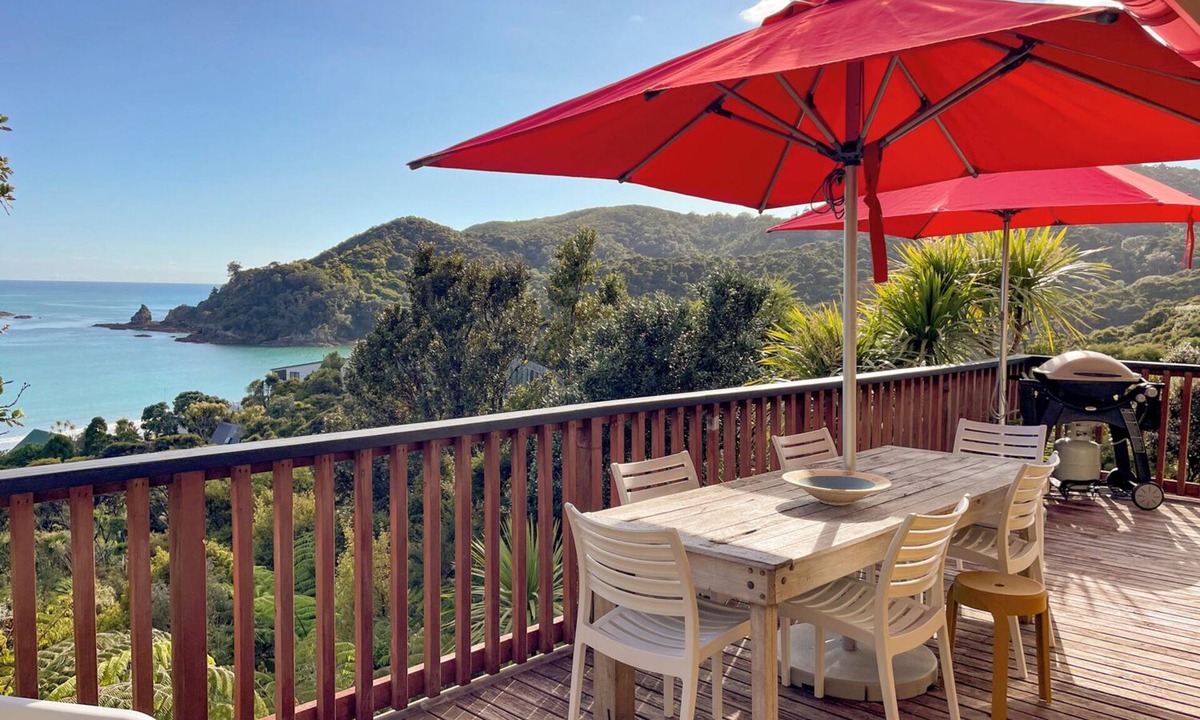 Waikawau House | Coromandel Classic Bach with Great views