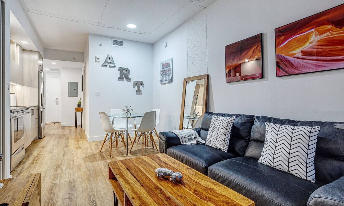 Quartier des Spectacles Apartment | Corporate 1 Bedroom Rental in Montreal | Le Smith Building