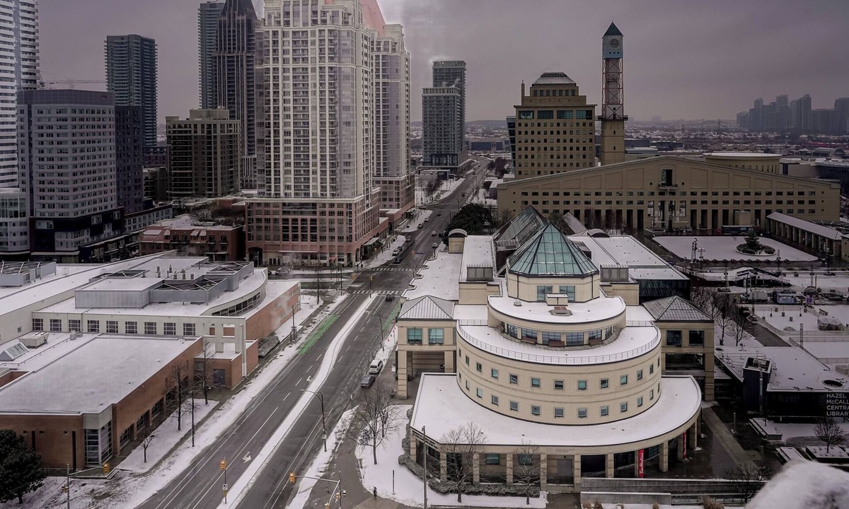 Downtown Mississauga Condo | Corporate 2 Bed 2 Bath Condo Celebration Square 1Parking