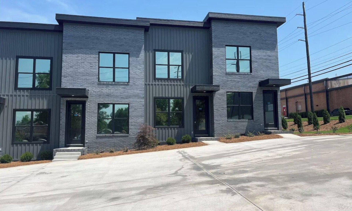 Dalton Condo | Corporate Condo 2BR , Fast WiFi , Week & Month Stay