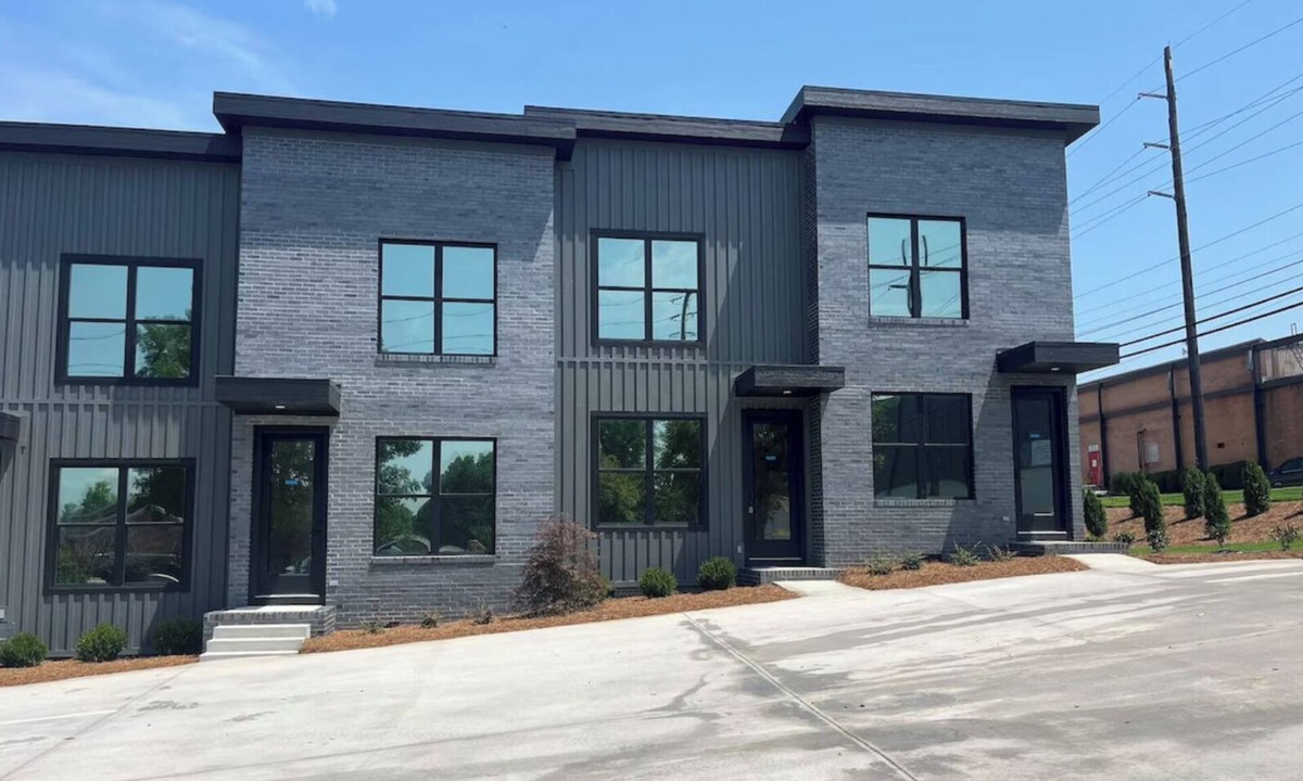 Dalton Condo | Corporate Condo 2BR , Fast WiFi , Week & Month Stay
