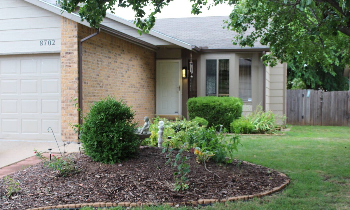 Wichita House | CORPORATE LONG TERM STAYS - 6 DAY MINIMUM