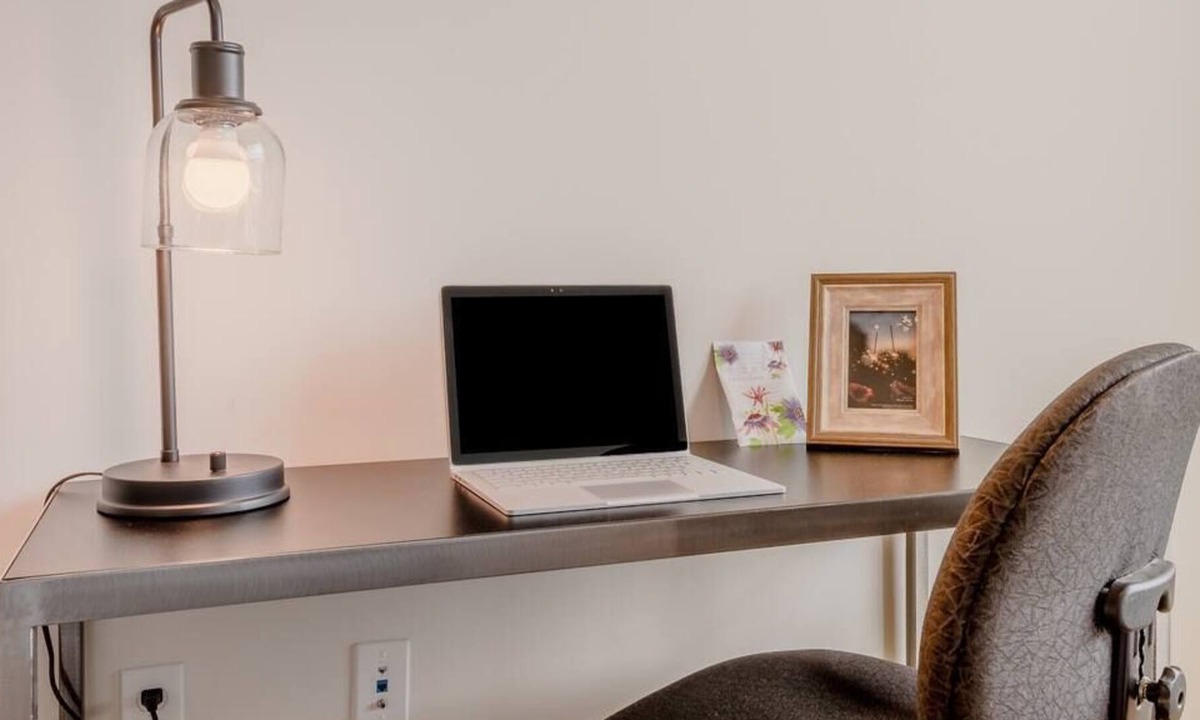 Old East Dallas Apartment | Corporate suites 2 bedroom | Rooftop Pool | Parking | Washer Dryer | Dallas Dee
