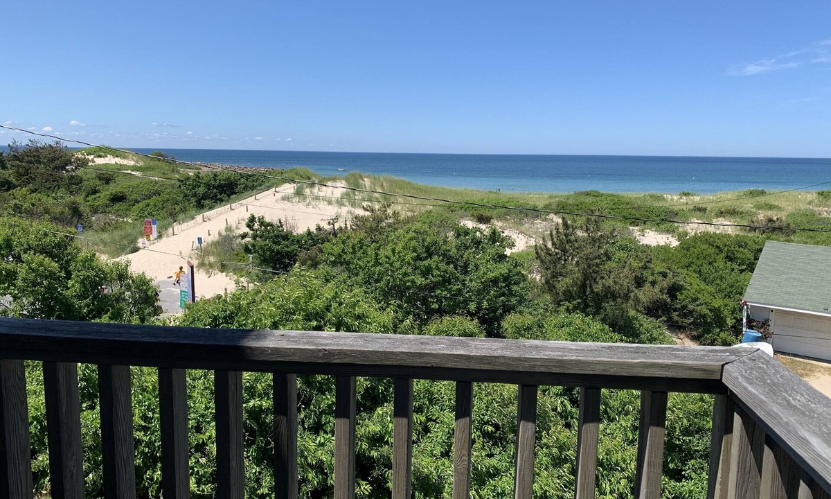 Dennis House | Corporation Beach - 4 BR homes