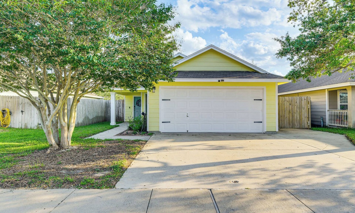 Flour Bluff House | Corpus Christi Home w/Patio < 10 Mi to Beach