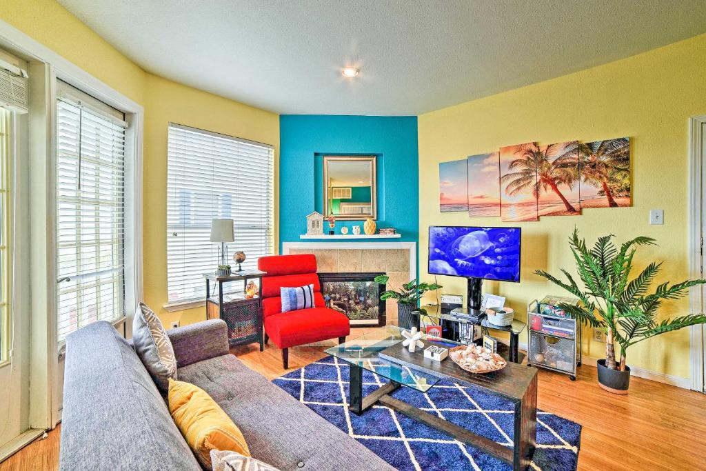 Corpus Christi House | Corpus Christi Resort Condo - Walk to Beach!