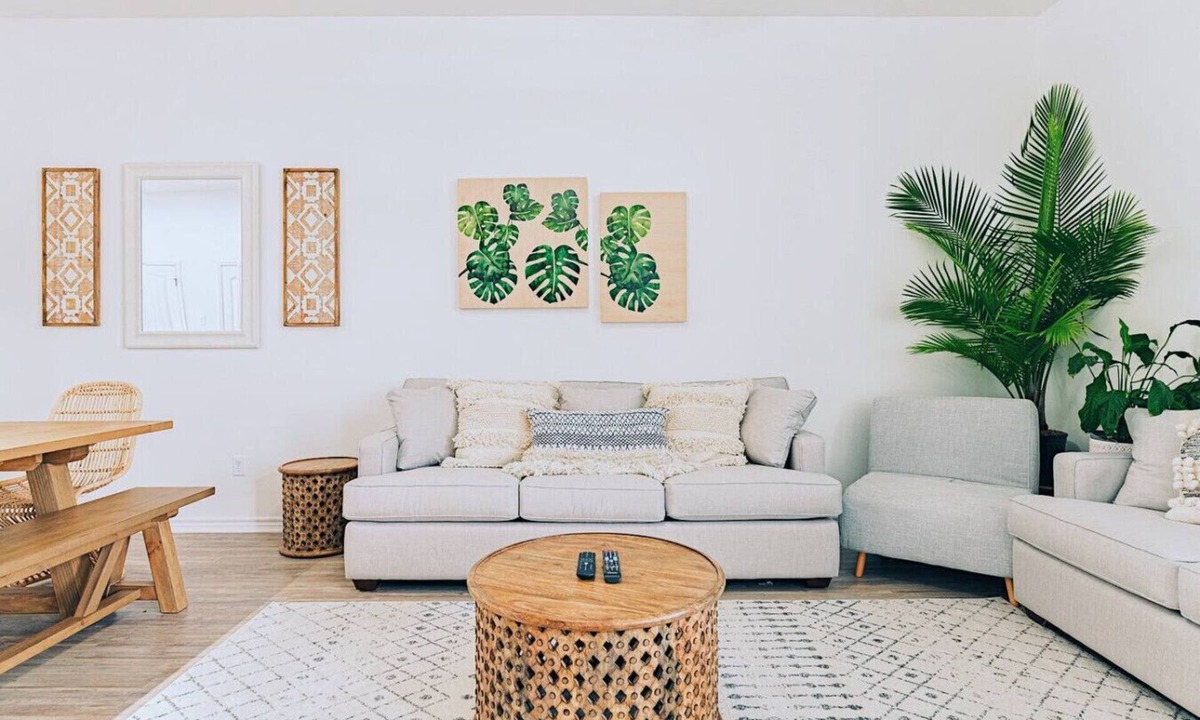 Corpus Christi Villa | Corpus · Walk to Whitecap Beach - Heated Pool, AC, Parking