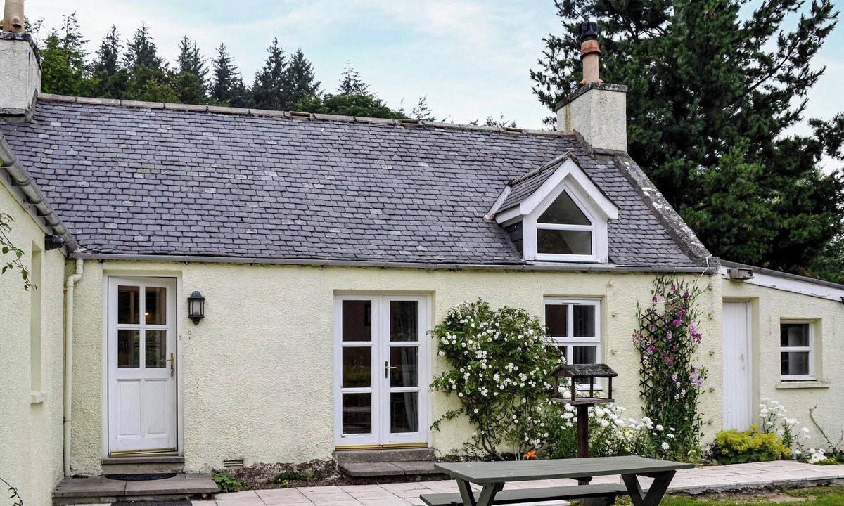Inverurie Cottage | Corrennie School Cottage