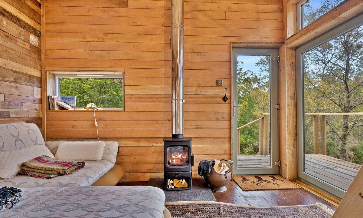 Glen Urquhart Ski Chalet | Cosagach Falls Cabin