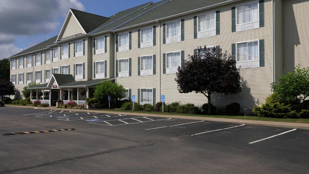 Coshocton Hotel | Coshocton Village Inn & Suites