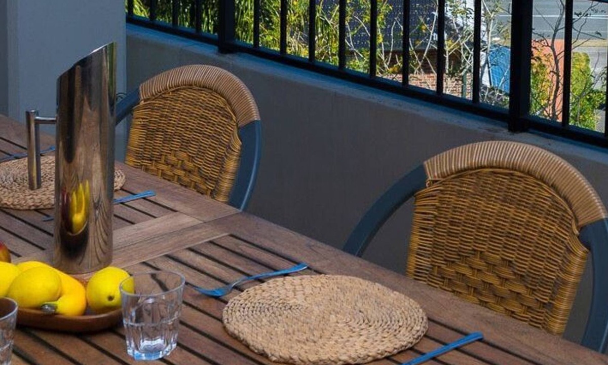 Corlette House | Cossies at Corlette Stunning views & Beach access